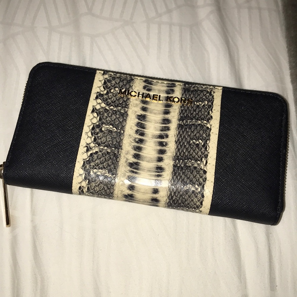 Michael Kors snake wallet 🐍